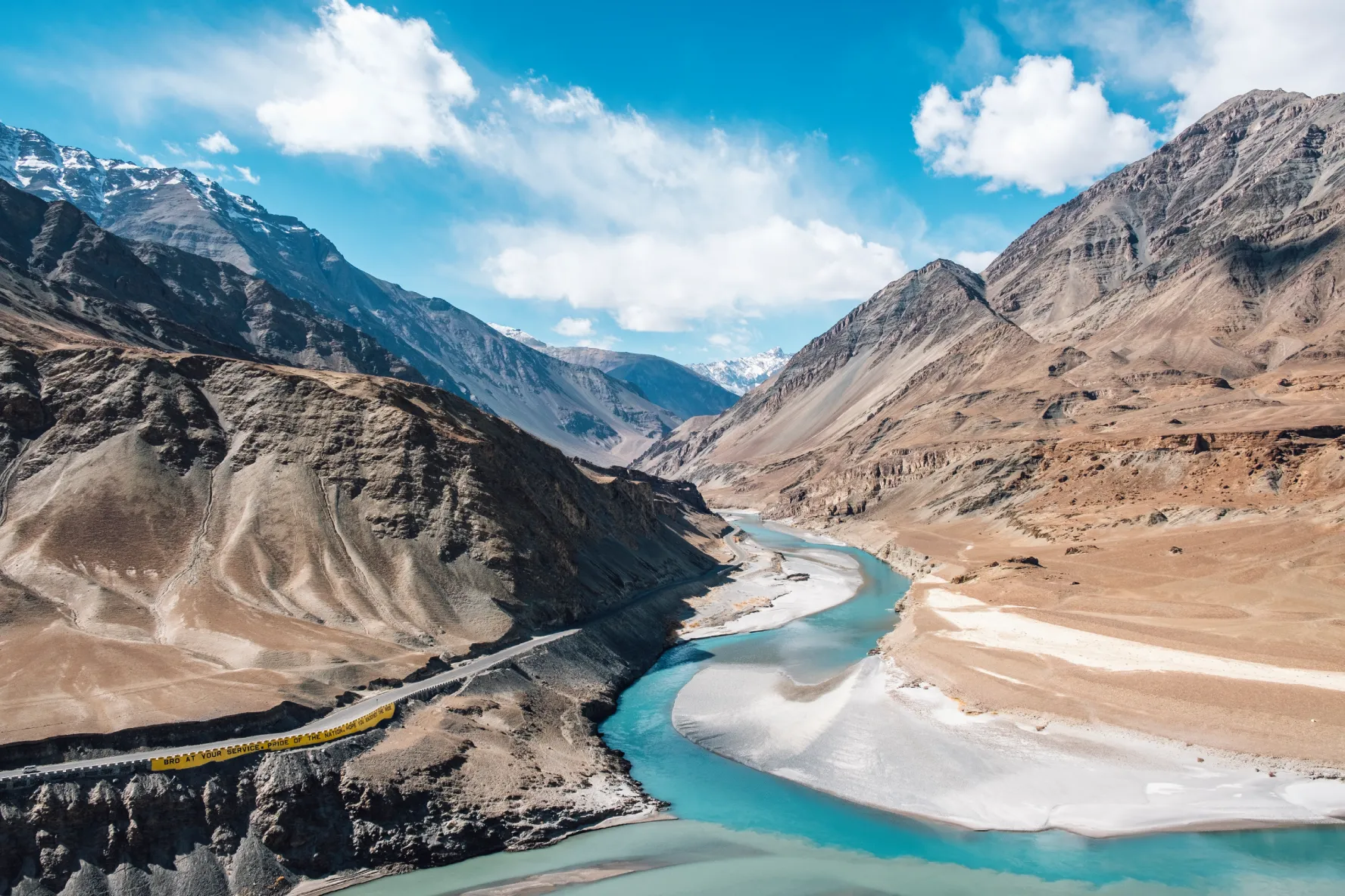 confluence indus zanskar rivers leh ladakh india